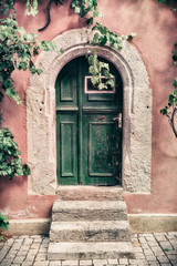 Fototapeta na wymiar Tür zur Weinkellerei 1441