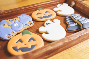 Gingerbread placed on tray