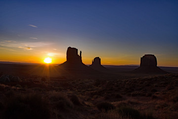 Obraz premium Sunrise at Monument Valley - Utah - USA