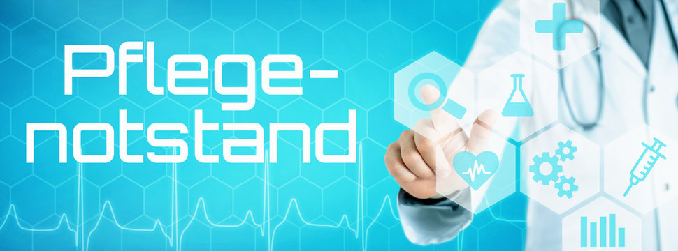 Arzt mit futuristischem Interface - Pflegenotstand