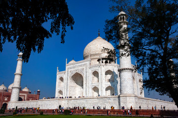 Obraz premium Taj Mahal white palace in Agra, India