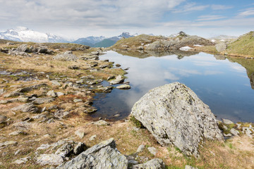 Hochgebirgssee in den Bergen
