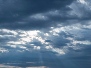 Fototapeta na wymiar Sunbeams break through the clouds in the morning. Dramatic morning sky