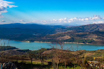Lago di occhito soleggiato
