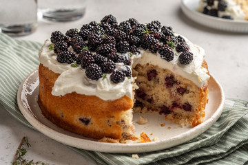 Fresh cakes with blackberries and cream cheese