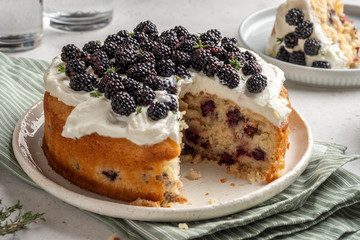 Fresh cakes with blackberries and cream cheese