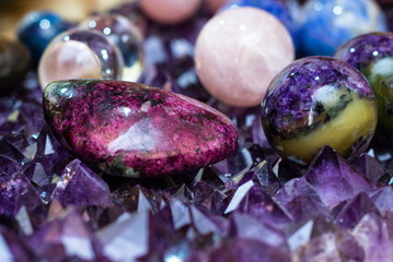 Round gemstone balls for crystal healing
