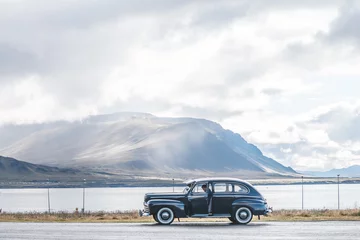 Photo sur Plexiglas Voitures anciennes Volvo et paysage
