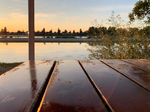 Sitzbank in der Abendsonne