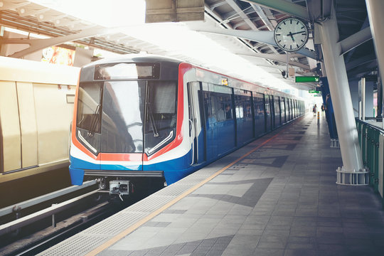 Public mass transit that is waiting to receive and send passengers is in an urgent time.