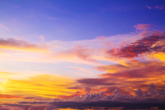 sunset in the mountains © Thongtu