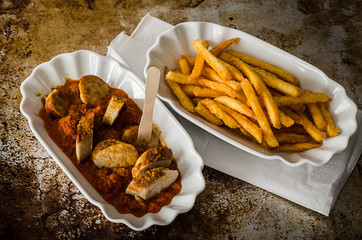 Currywurst mit Pommes Frites