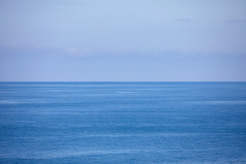 Obraz premium View of the ocean. Blue water background showing the horizon and sky 