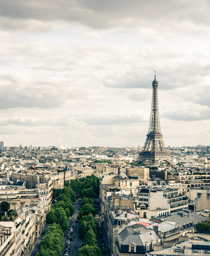 パリ　凱旋門から眺めるエッフェル塔　セピア