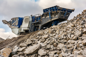 Obraz premium Stone crushing machine in an industrial production