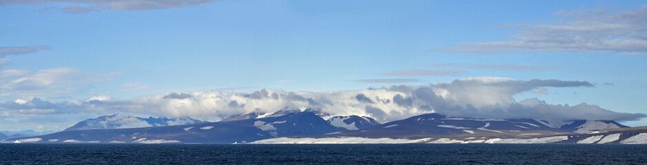 Fototapeta na wymiar Ostküste von Grönland nördl. vom Polarkreis