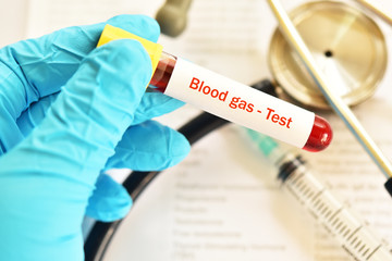 Blood sample tube for blood gas test