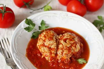 brains of a cow, sheep or calf in tomato sauce. dishes with offal. dish for Halloween. weird food