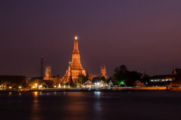 Fototapeta premium Wat Arun Temple twilight bangkok
