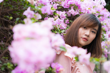 Fototapeta premium A dreamy girl is imagining in front of bougainvillea.