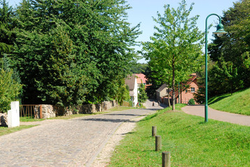 31.08.2008 Carwitz (Feldberger Seenlandschaft).Dorfstrasse in Carwitz