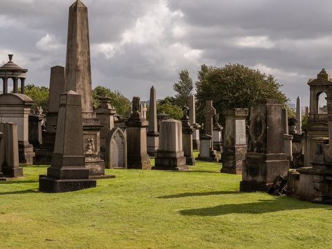 S&eacute;pultures & pierres tombales dans le cimeti&egrave;re (n&eacute;cropole) de Glasgow