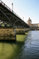 Fototapeta na wymiar Pont des arts et institut de France