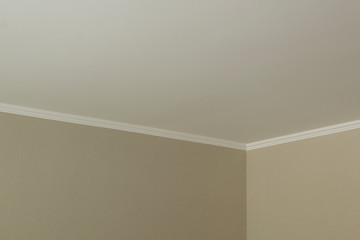 White plinth on the ceiling of drywall. - obrazy, fototapety, plakaty