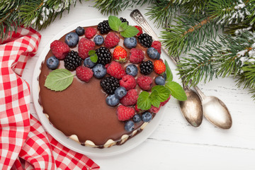 Cheesecake with berries and chocolate