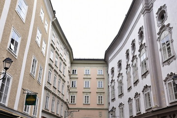Fototapeta na wymiar historic buildings in city Salzburg in Austria