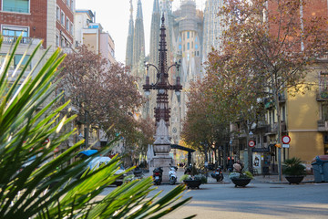 Naklejka premium Street With a View of the Sagrada Familia
