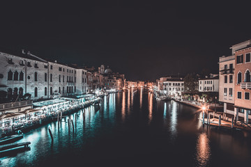 Obraz premium Venice Street Photography Red And blue