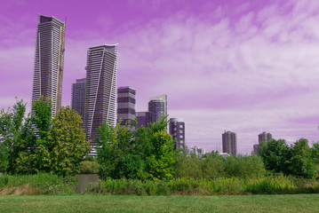 Obraz premium Landmark view at modern buildings near the Humber Bay Park in Etobicoke, Ontario, Canada