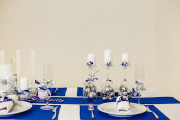 Place setting for Christmas in blue and white tone