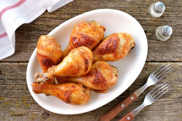 Chicken drumsticks baked in marinade with tomato sauce, soy sauce and olive oil.