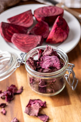 Dried and raw beetroot.
