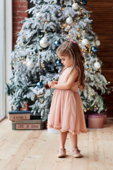 beautyful girl and the christmas tree