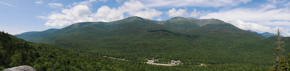 Fototapeta na wymiar Presidential Mountain Range, New Hampshire. Panoramic view of mountain range ridge.