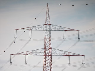 Hochspannungsmast Strommast auf dem Land