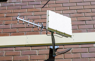 Outdoor directional antenna for receiving
