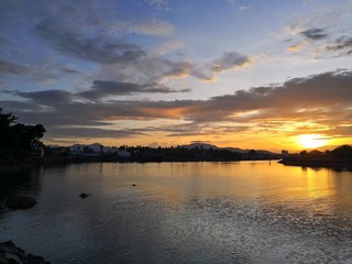 Obraz premium sunset on lake