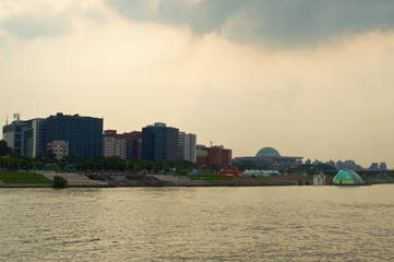 Obraz premium Hang river in Seoul in the evening