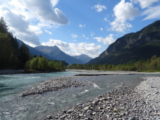 fluss lech mit bergen 