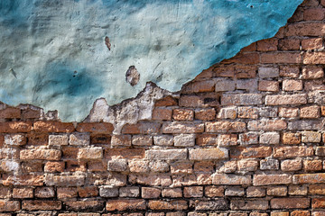 Brick wall with cement cracked