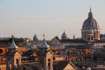 Fototapeta premium View of the rooftops of Rome at sunset