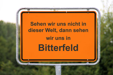 Ein Schild Bitterfeld