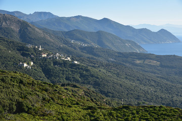 Fototapeta na wymiar Villages perchés dans le cap Corse