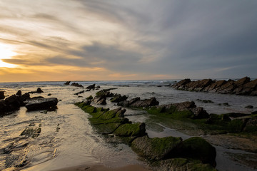 Fototapeta na wymiar sunset at Barrika beach next to the rocks