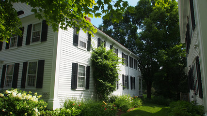 USA, Vermont: historische Häuser mit Holzfassade	