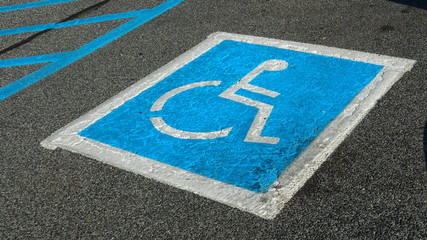 Markierung: Rollstuhlfahrer-Parkplatz